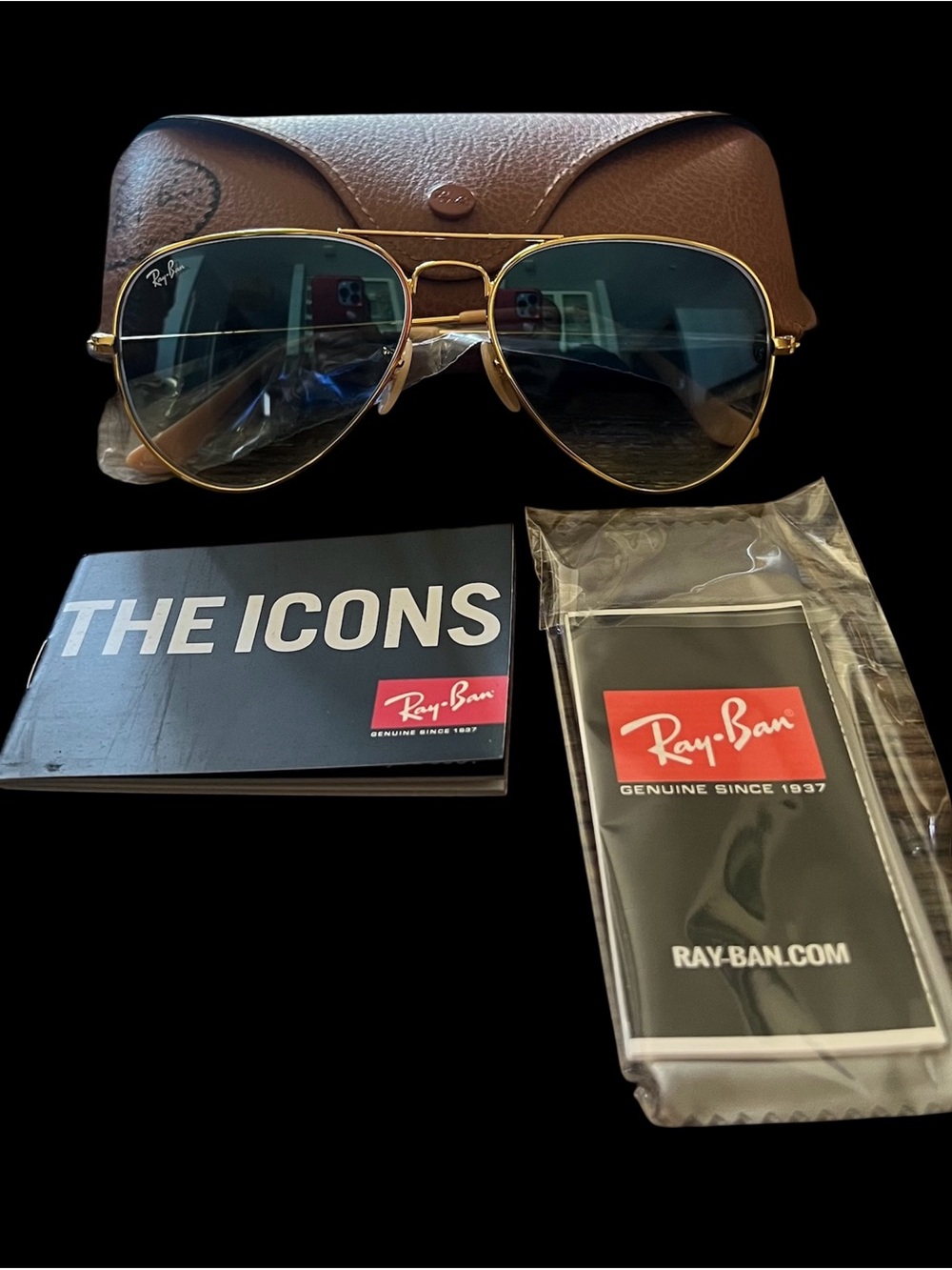 RAY BAN Gold Aviator Sunglasses with Blue-Gray Lenses